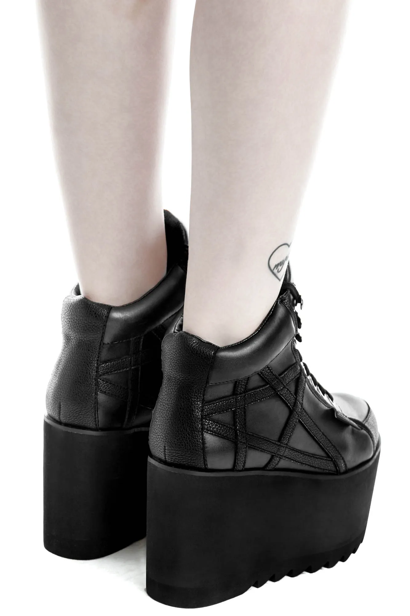 Malice Platform Trainer [B] - Resurrect