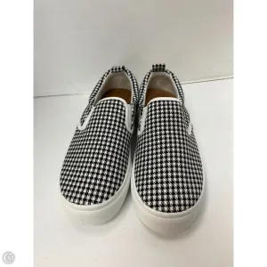 Shoes Sneakers By Maurices In Black & White, Size: 6.5