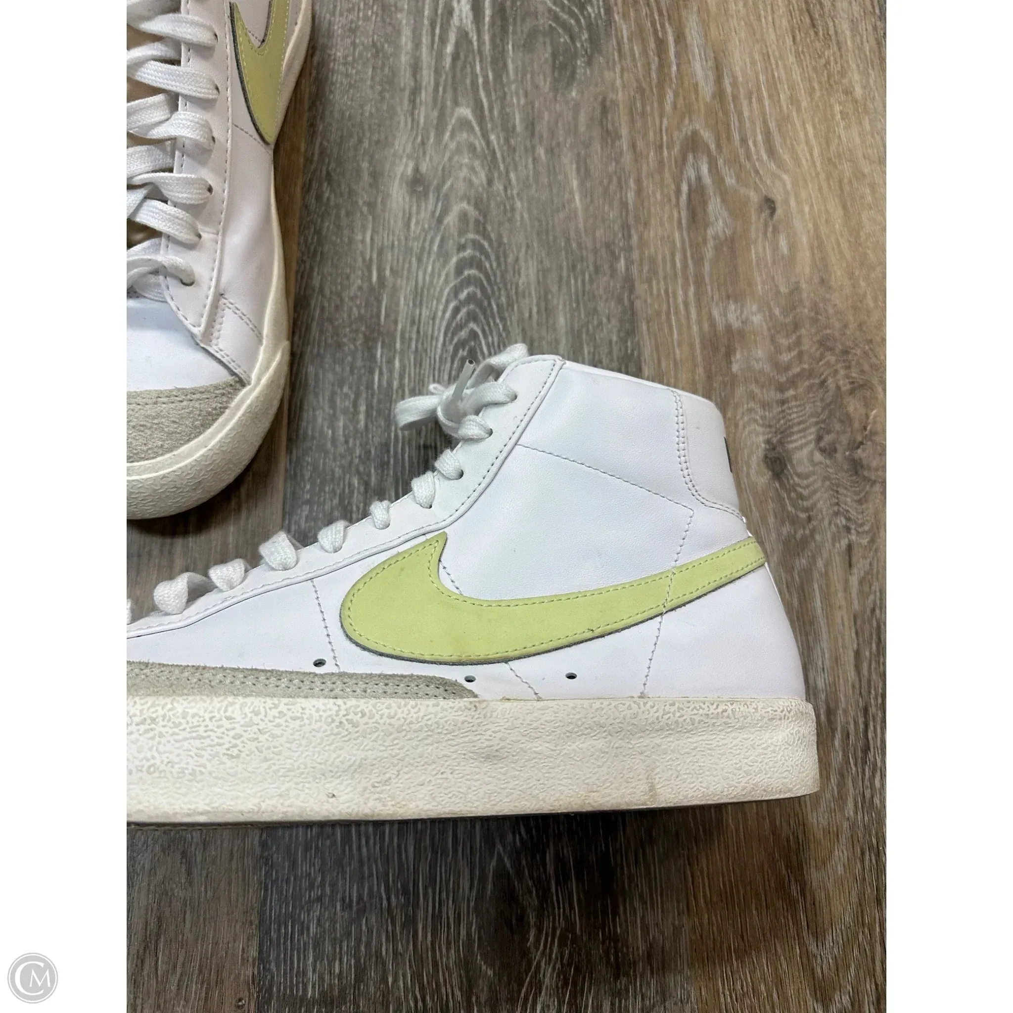 Shoes Sneakers By Nike In White, Size: 11.5